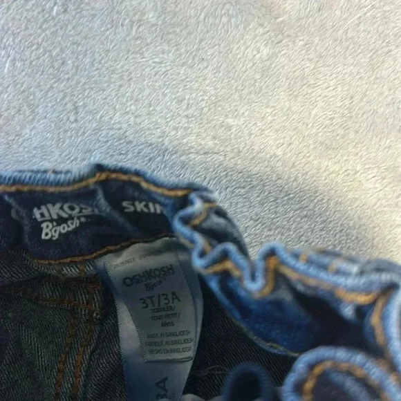 OshKosh B'gosh - denim pull on gender neutral shorts. Size 3T - Picture 2 of 4